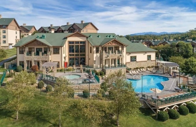 4 - Bedroom Presidential Suite in the Great Smoky Mountains!