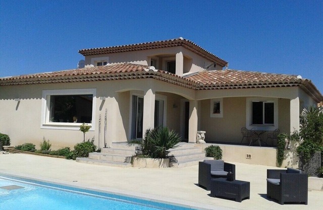 4 bedroom villa in istres