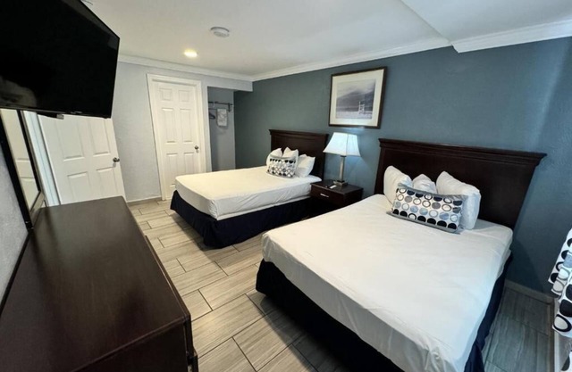 4-bedroom villa in serene Wildwood with WiFi all 4 units
