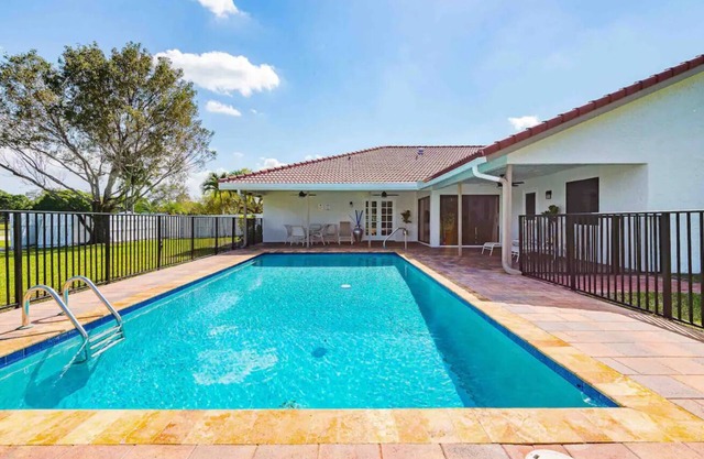 4 BR 3.5 w/pool. Near Delray Beach and Wellington and equestrian communities