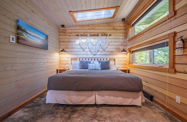 #4 CABIN COUPLES KING BED HOTTUB BEACH
