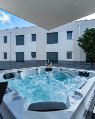 4 GENTLEMEN VILLAS with private jacuzzi