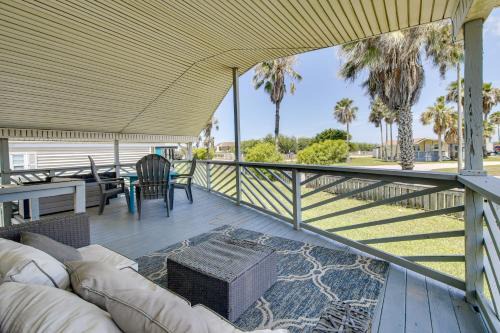 4 Mi to Beach Home with Pool and Golf in Port Isabel!