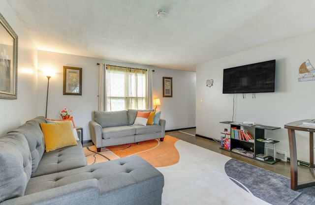 4 Mi to Dtwn: Family Home in Buffalo
