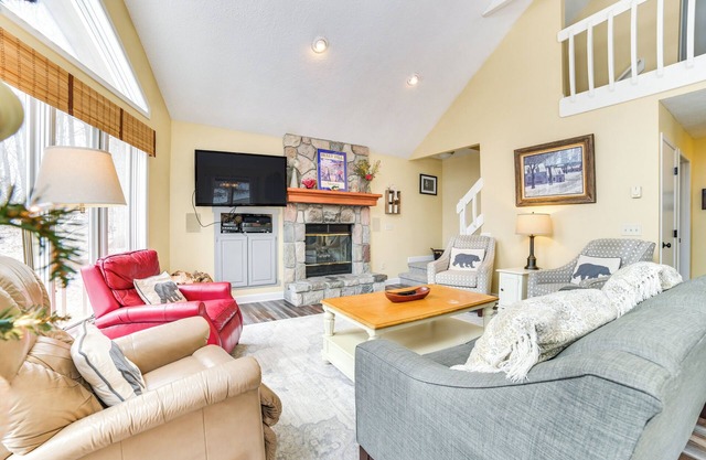 4 Mi to Lake Bellaire: Home w/ Deck & Pool Access!