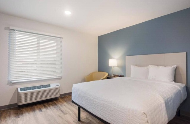 4 Room Private Stay w/ Queen Bed, Kitchen & Dining Near Ashley Park Shops
