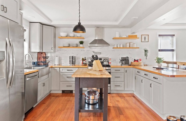 4 Seasons of Fun, Ellicottville house that sleeps 16!