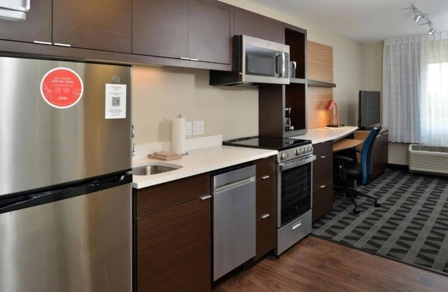 4 Studio Units with Kitchen Near Umstead State Park & PNC Arena - Pet Friendly
