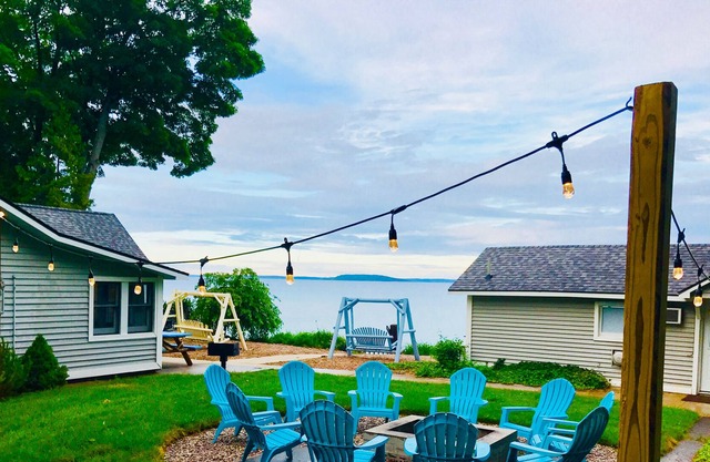 4 pequeñas cabañas privadas para una tarifa en West Bay en Traverse City