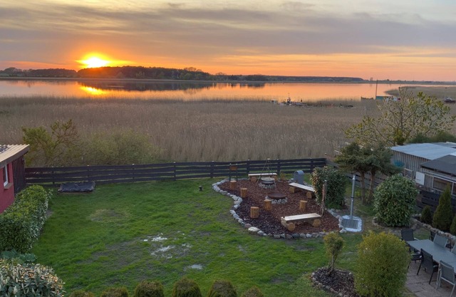 4*-Villa-DIRECT WATERFRONT-LOCATION-WINTERGARDEN-SAUNA-GARDEN-URIGE GRILL-/CHILL-LOUNGE