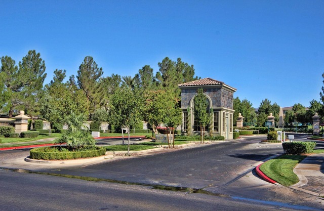 4000 pies cuadrados, LUXURY HOME- POOL -Gated Community