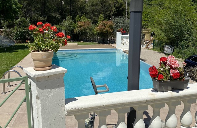 420 €/ week GRASSE CANNES MANDELIEU studio with private pool and petanque