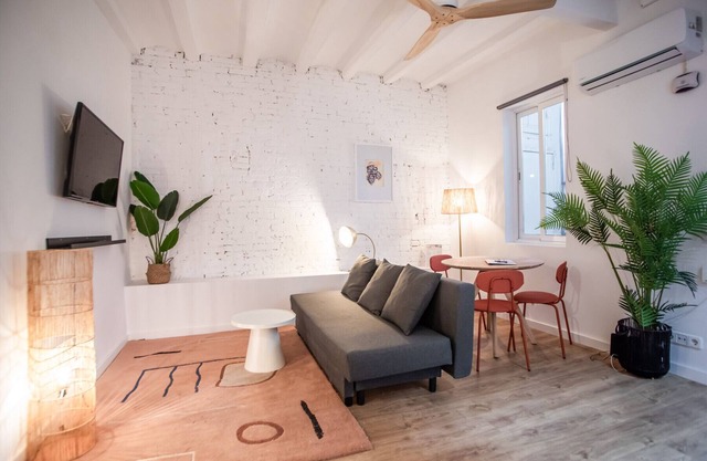 44POC1062 - Studio newly decorated in Poble Sec