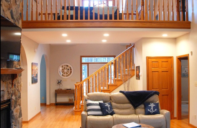 4500sf Gorgeous Lake House en Main Lake Channel con muelle privado.