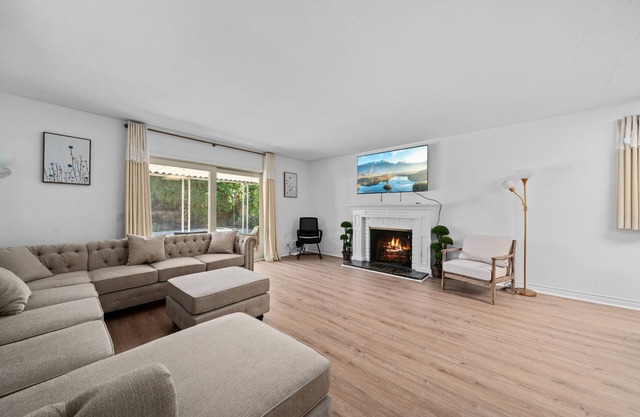 4bd 2bth with spacious backyard close to shopping center