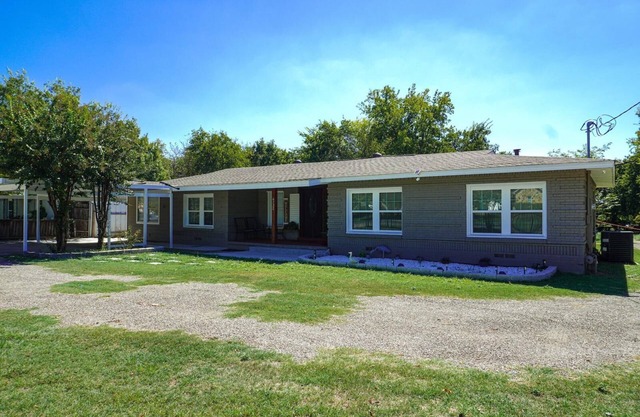 4BD/3BA/ DFW Airport Patio private parking Piscina