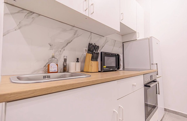 4BR Apt for 10P Walk to Westbahnhof