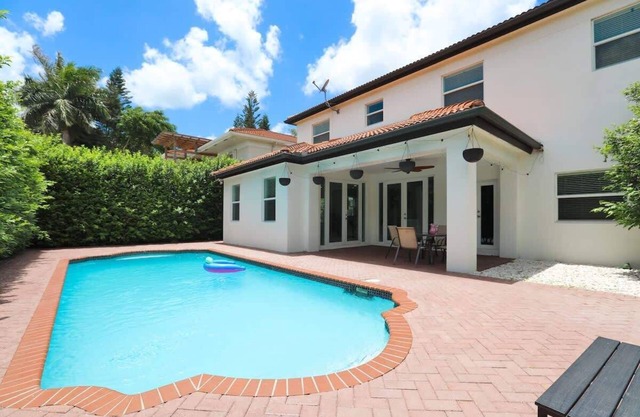 Casa en Miami c/Piscina Privada -15min del Kendall Exec Airport –Wifi -Parking