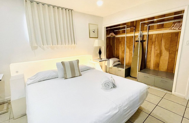 Enorme, CASA, LV STRIP, LVCC, CONVENTION, reserve ahora, Gran anfitrión, Venta, NYE, 4BDR, BEST