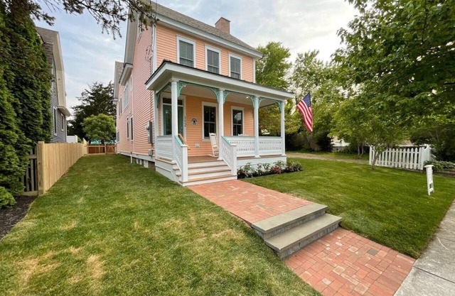 5 Bed, 4.5 bath, pool, pet friendly, all new