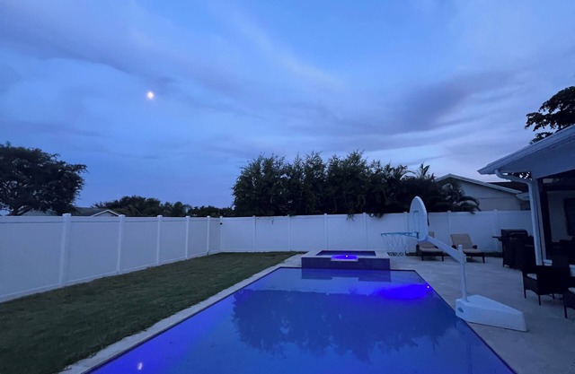 Saltwater heated pool and spa in West Boca Raton
