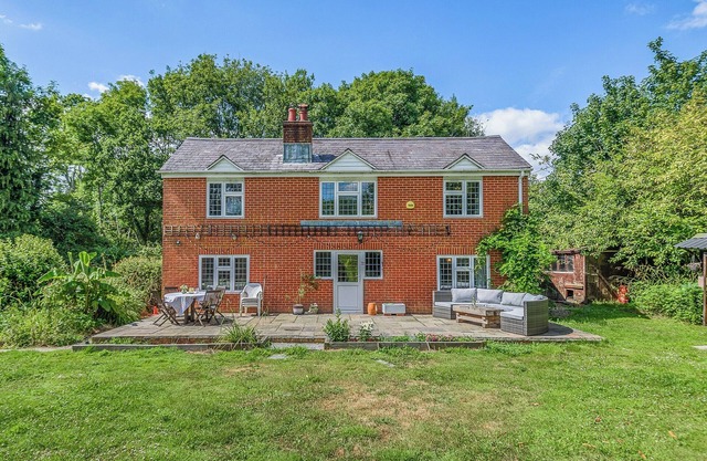 Alojamiento de 5 habitaciones en Dibden, near Southampton