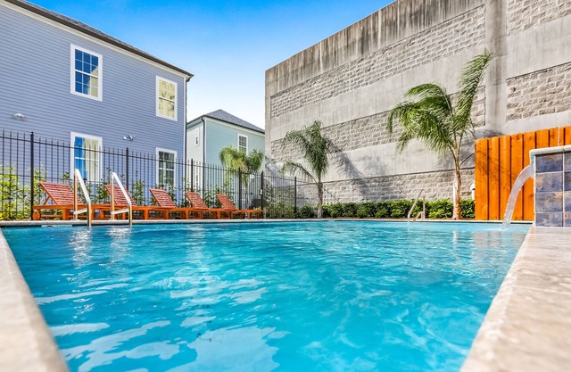5 Bedroom Apartment near French Quarter by Hosteeva