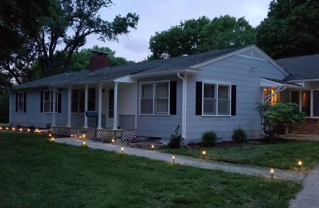 5 habitaciones de confort de un nivel en Beautiful Gardner, Kansas