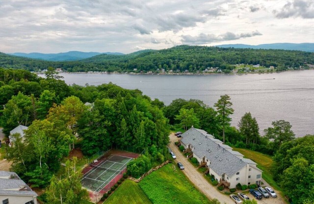 Cozy updated Condo on Newfound Lake with water view