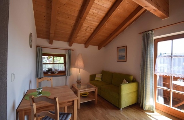 quinto Fewo Hochgern, 37 m2, 1-3 personas, 1 habitación, 1 sala de estar, balcón orientado al sur