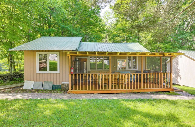 5 Mi to Monticello Raceway: Cabin w/ Pool Access!