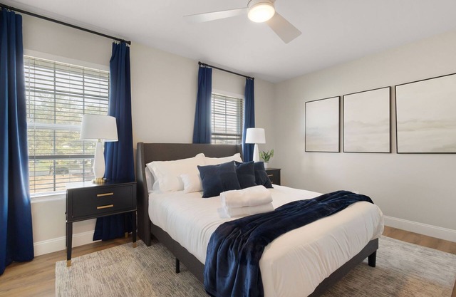5 min to ND! --> Everything NEW Game Day Graduation Move-In 5 BD Townhome
