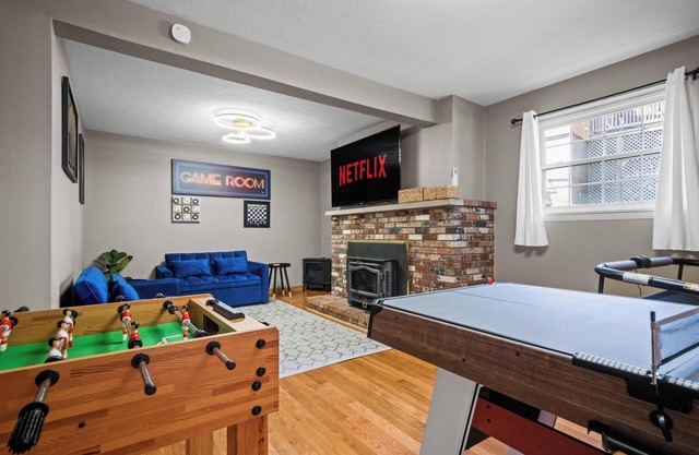 NEW 5 min to Summersville Lake I Hot Tub I Game Room I Grill I Fire pit