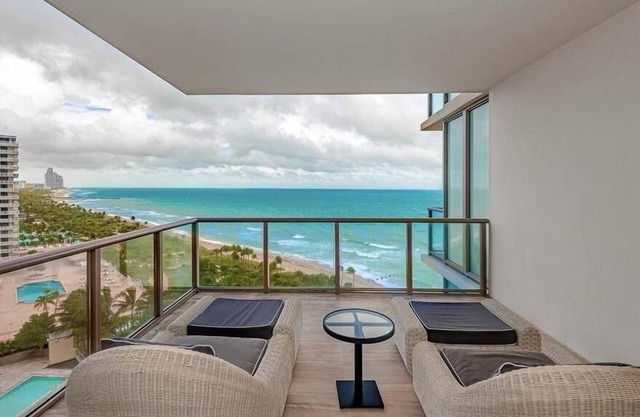 Lujoso condominio de 5 estrellas frente al mar en St. Regis Bal Harbour Resort