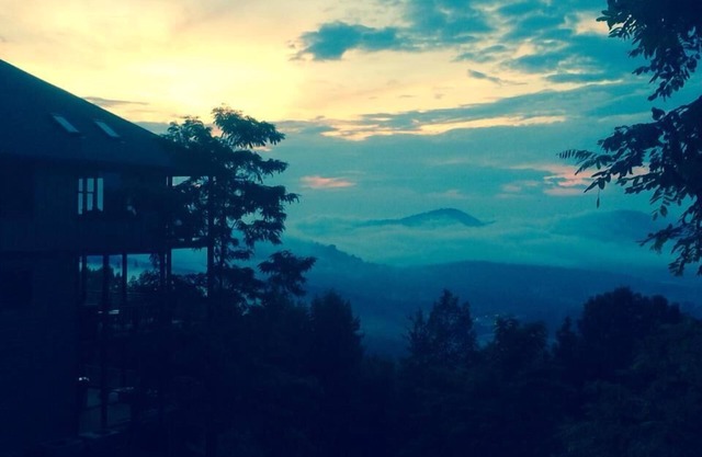 Luxury Mountain Home Increíbles vistas a 2700 pies. 4 restaurantes / bares en 1. 5 millas.
