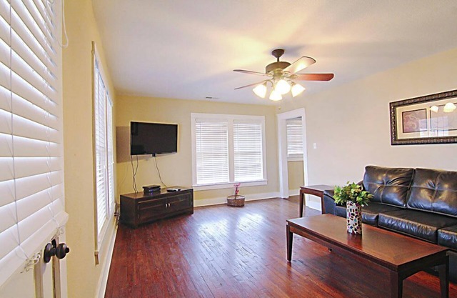 Condo Suite B (1 ° piso) - WiFi gratis (limitado) ¡Estacionamiento para botes! Walk Downtown!