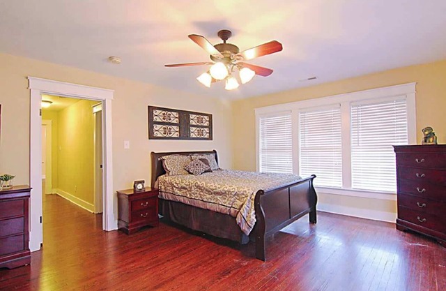Condo Suite C (Arriba) - ¡Estacionamiento para botes! * WiFi gratis (limitado) ¡Camina hacia el centro de la ciudad!