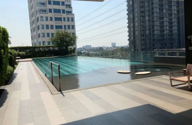 50m MRT, Big C, 1 BR condo with Sauna, Pool & Gym #10