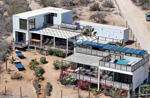 Modern shipping container homes, 5BR/4BA, Multiple rooftops, Firepits, Fast Wifi w/ Starlink backup