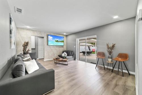 5BR Game Retreat Pool, Mini Golf and Firepit L86