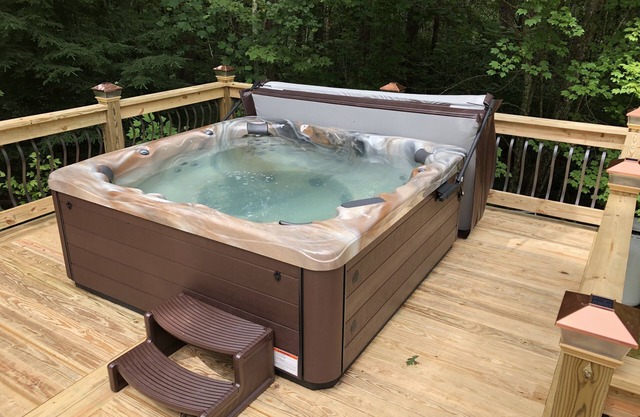 5 BR Large ~ 22ppl ~ 5 millas Rock City -10 millas Centro, XL TUB CALIENTE Cubierta de 900 pies cuadrados