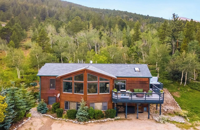 Secluded Estate w/Game Room, 35 Mins to Breck