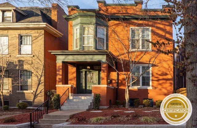 5BR Tower Grove Family Home / ABODEbucks