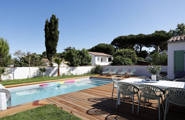 5min walk from the ocean, Villa Odette, Beach wood, swimming pool
