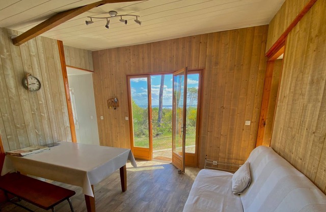 Chalet for 6/8 people with a view of Lake Biscarrosse
