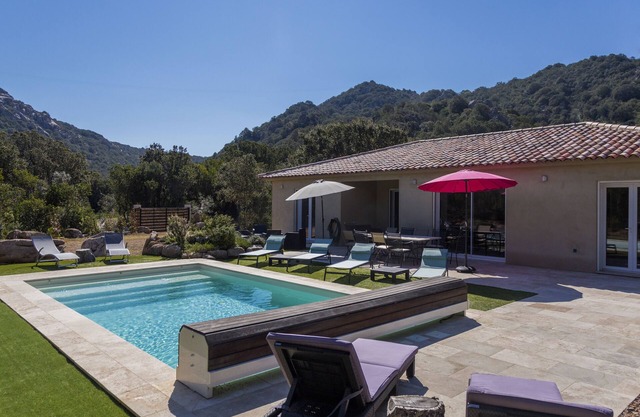 villa ideal para 6-8 personas, tranquila, con piscina