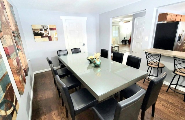 6 bdrms-3 baths-2 Kitchens-2 Living Rooms - Easy Access to Red Rocks / Downtown!