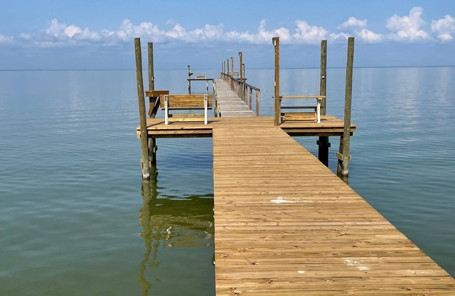 6 Bedroom, 4200 Ft. House with Private Pier! Dolphins, Fishing and Fun!!!