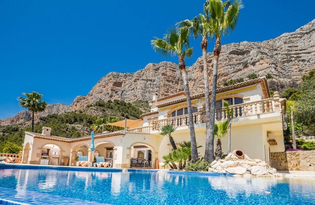 Villa de 6 dormitorios con piscina infinita