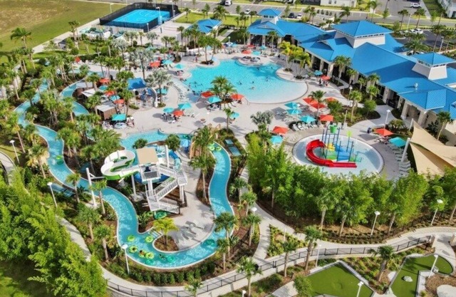 6 Bedrooms/ 4.5 Bathrooms/ Windsor Island (4063 LA)